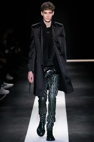 Look 22